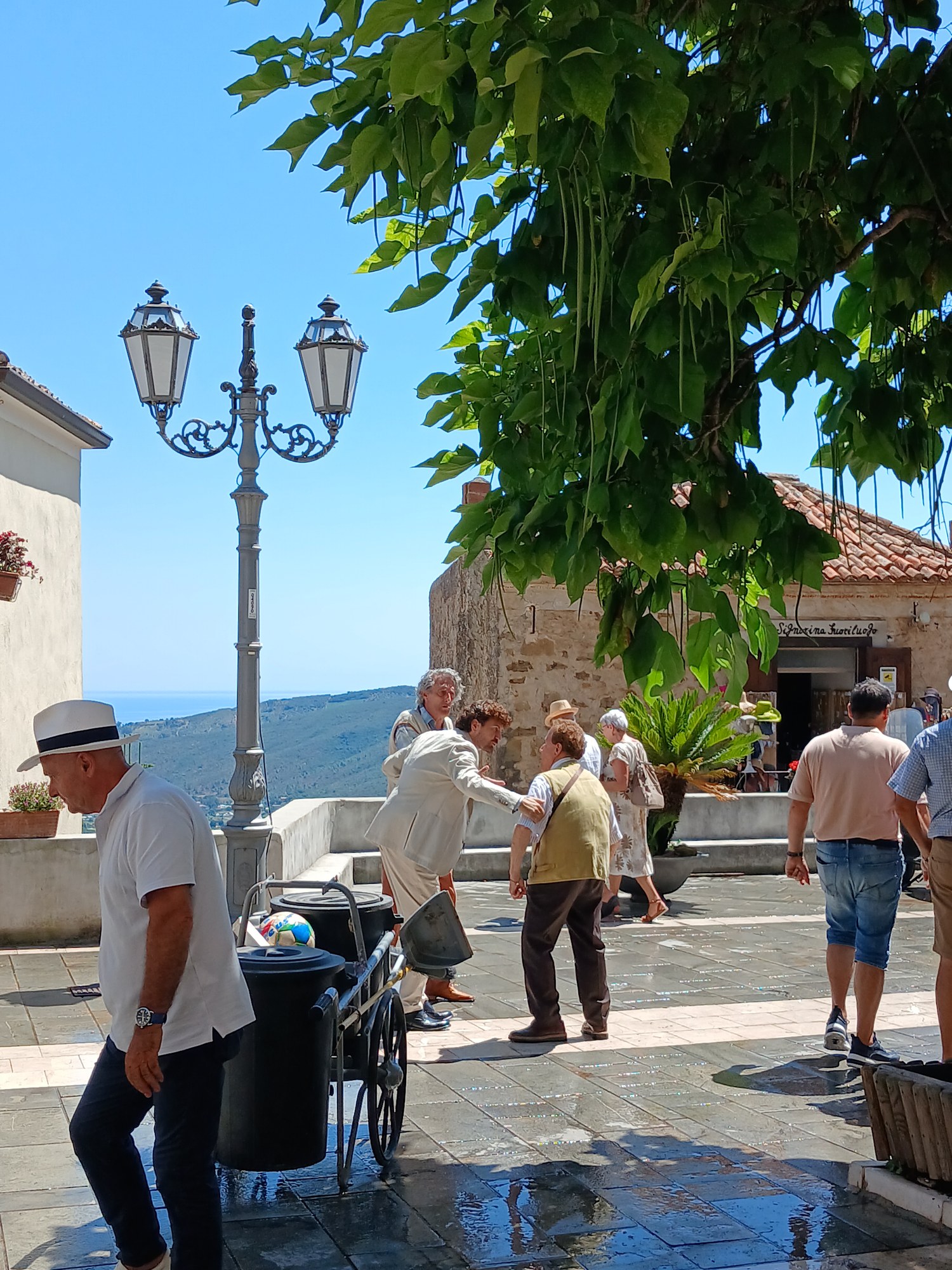 Giacomo Rizzo sul set di Bentornati al Sud – Castellabate, 2026